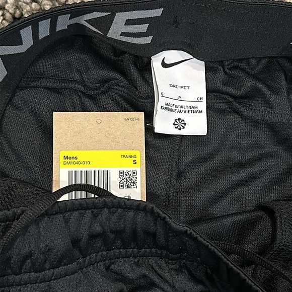 New NIKE Sportswear Athleisure Casual Sports Color Block Dri-Fit Training shorts - Picture 14 of 14